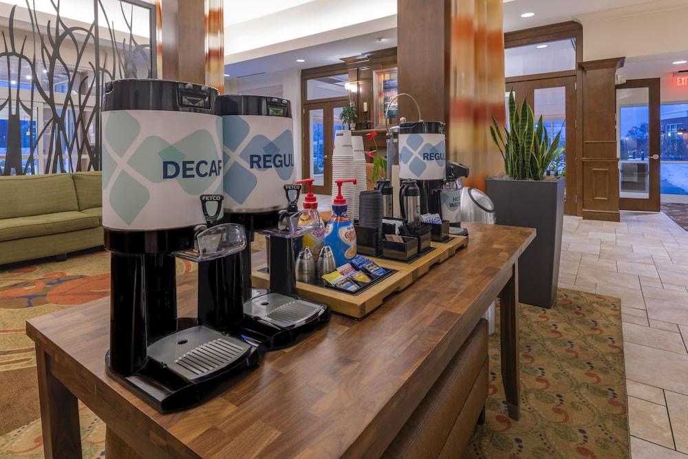 Hilton Garden Inn Devens Common Экстерьер фото