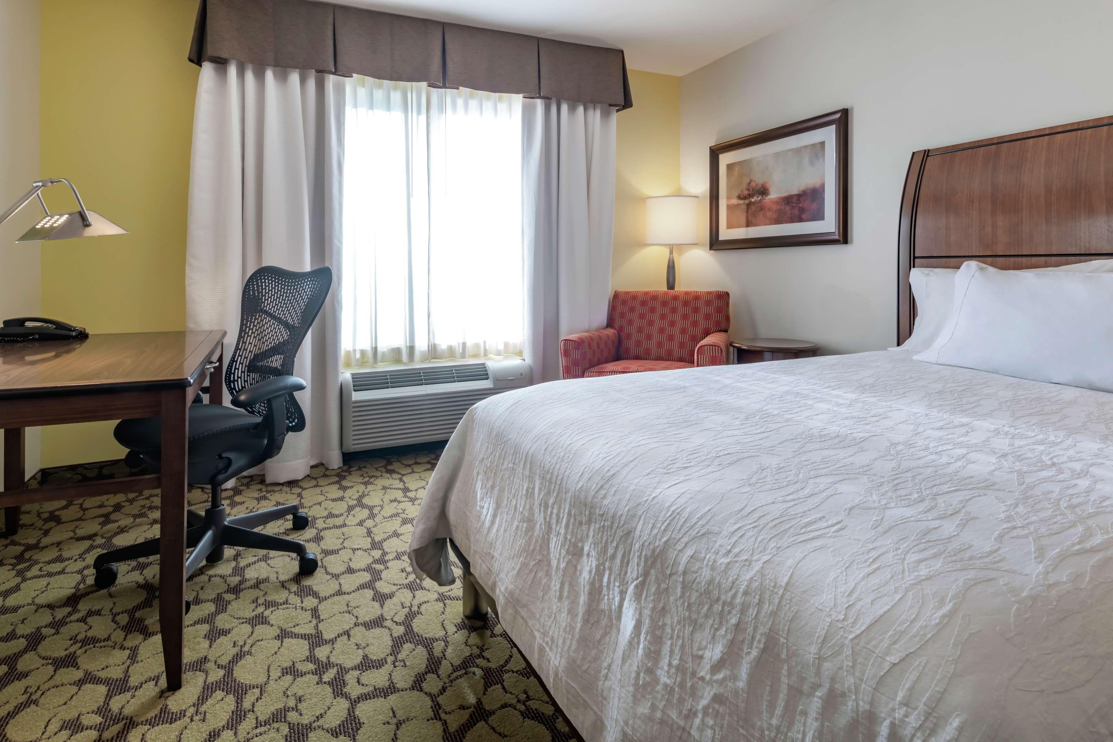 Hilton Garden Inn Devens Common Экстерьер фото