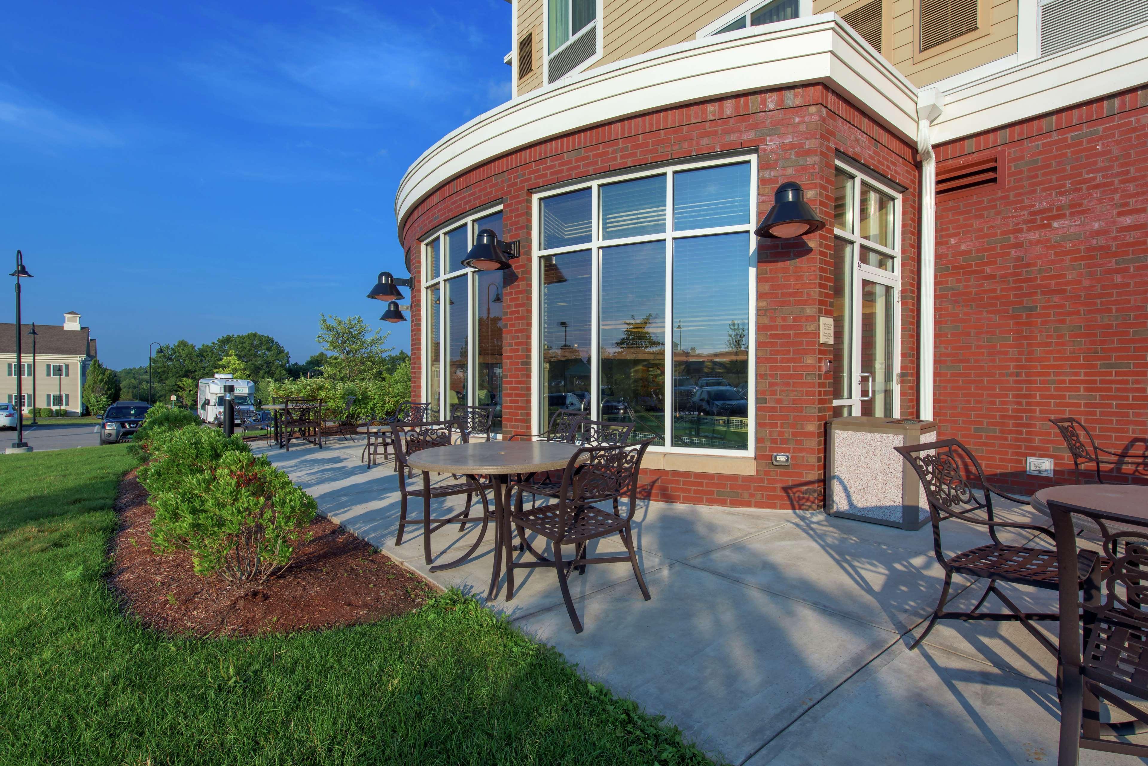 Hilton Garden Inn Devens Common Экстерьер фото