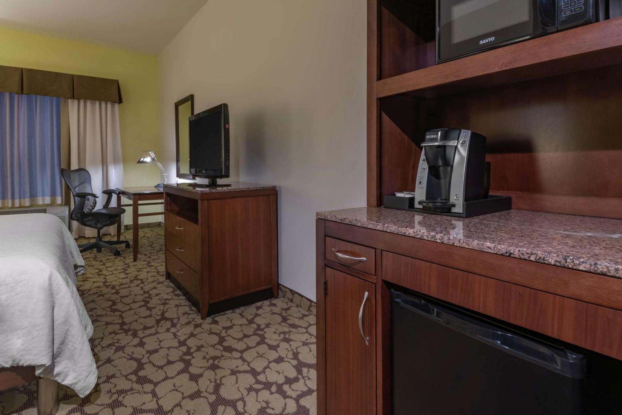 Hilton Garden Inn Devens Common Экстерьер фото
