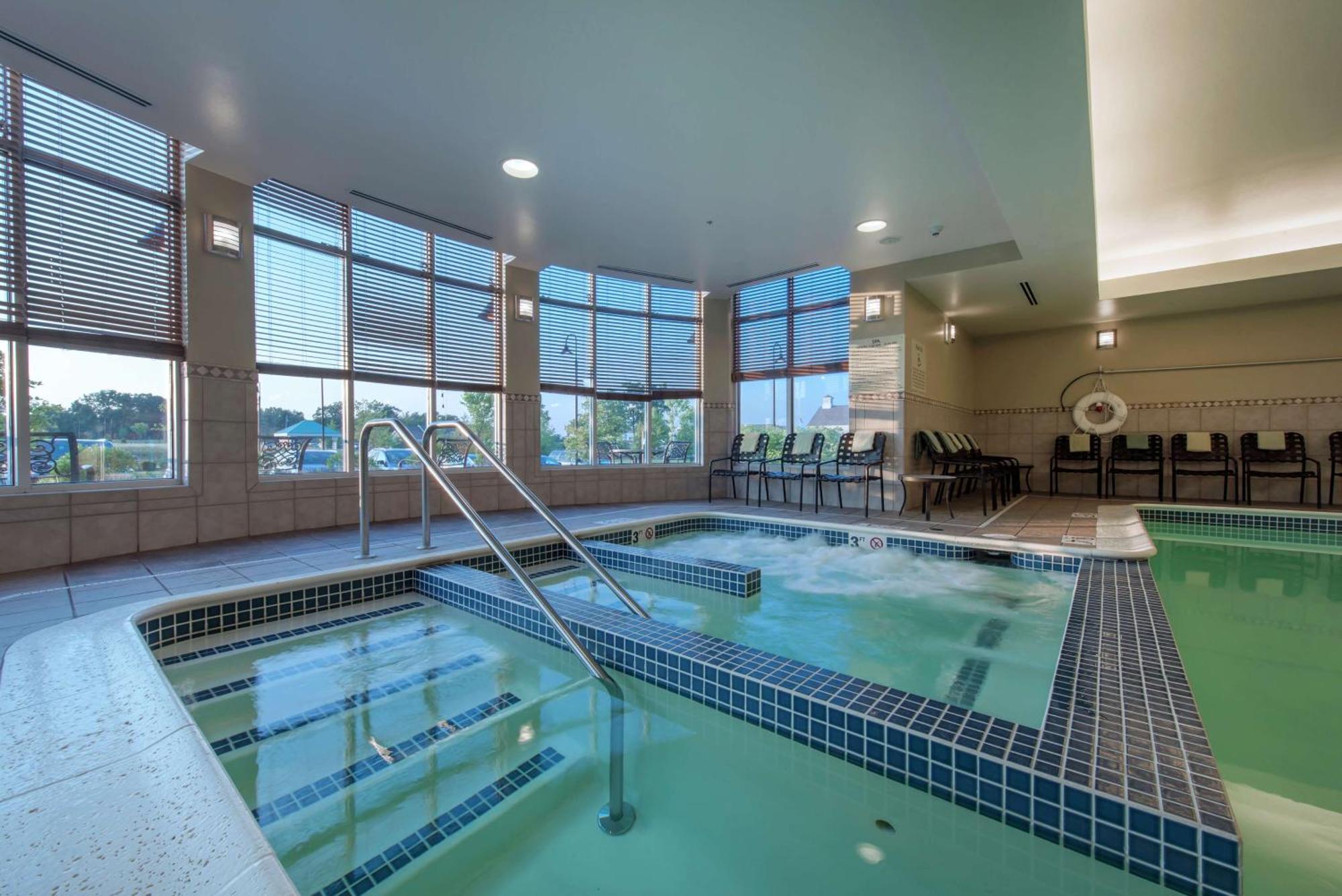 Hilton Garden Inn Devens Common Экстерьер фото