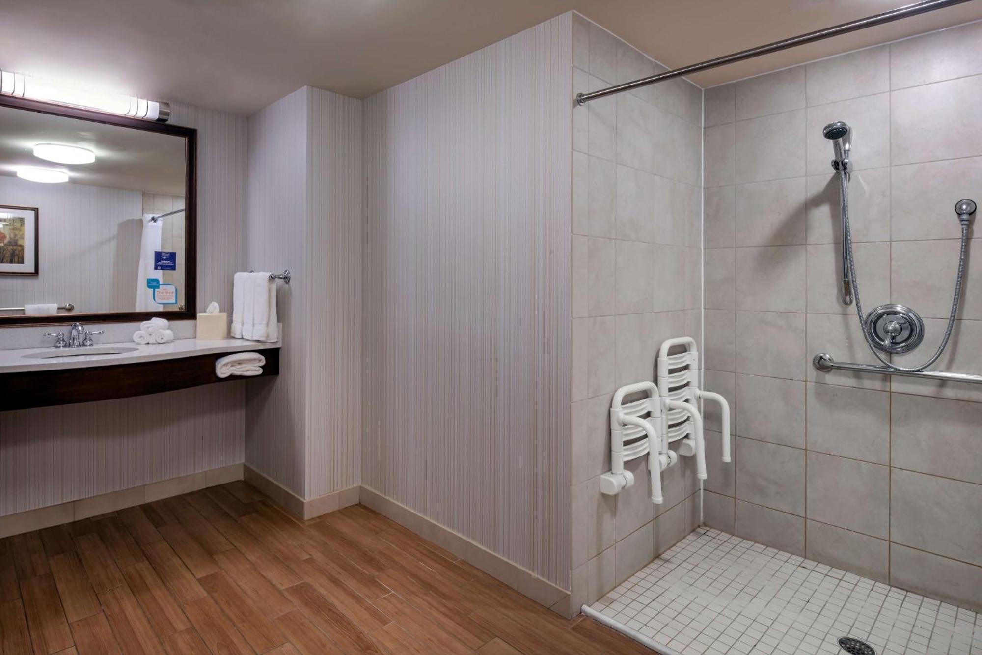 Hilton Garden Inn Devens Common Экстерьер фото